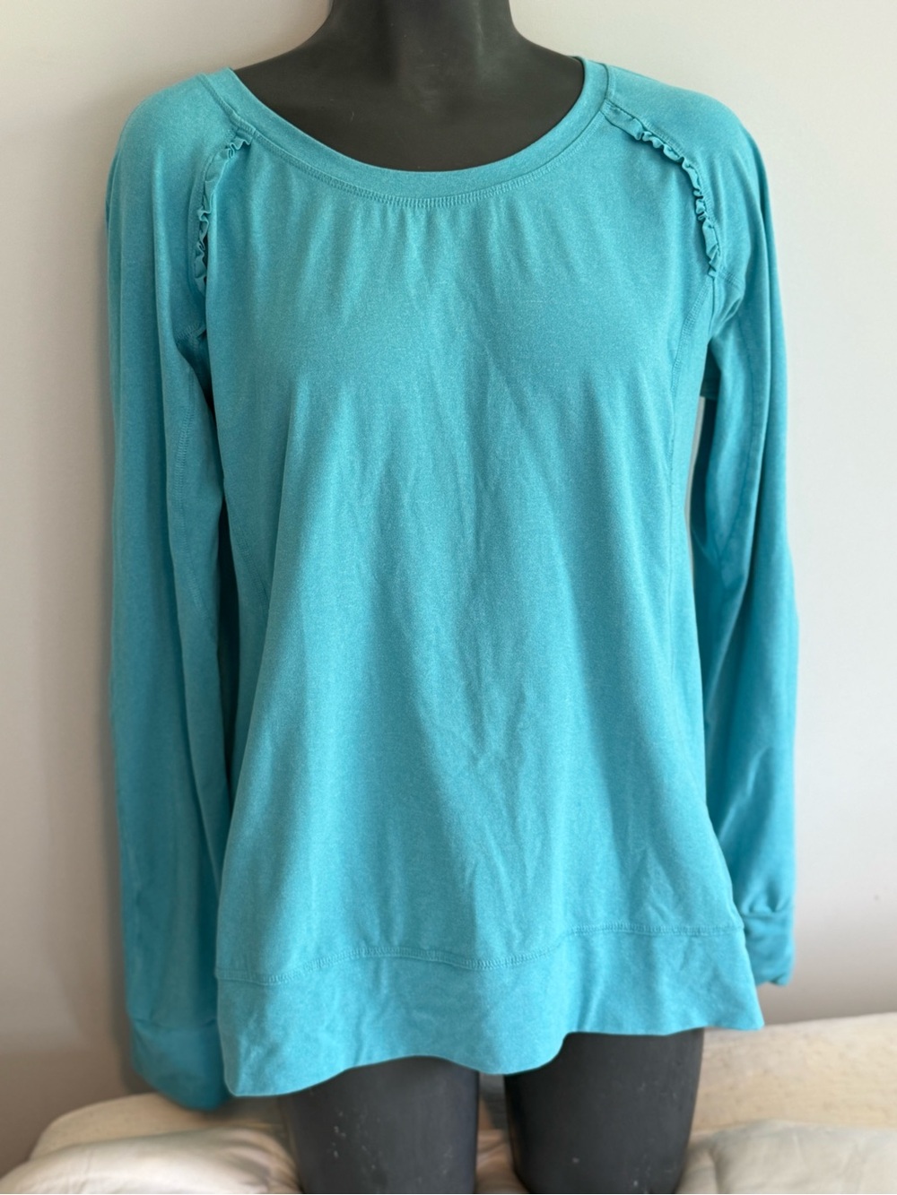 Women’s Long Sleeve Scoopneck Top in Teal light blue size XL workout yoga shirt